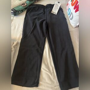 Womans Black lululemon straight leg crop Pants